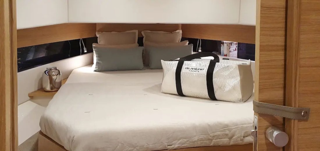 Camarote doble en el interior de un De Antonio